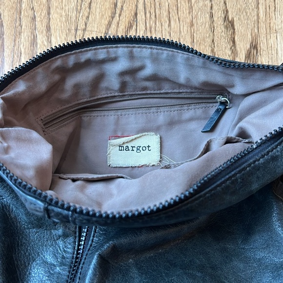 Margot purse leather black worn in look adjustable strap zip up - Picture 7 of 10